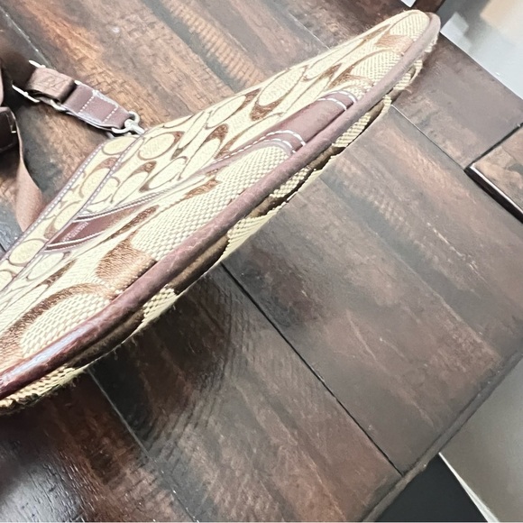 Vintage Coach crossbody bag signature brown and tan - Picture 4 of 10